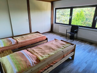 2-4 Bettzimmer