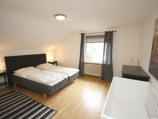 Schlafzimmer III