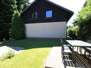 Außenansicht mit Terrasse