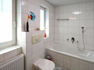 Badezimmer mit Badewanne
