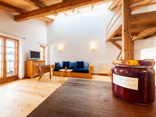 Marmelade, Blumen und Kräuter aus dem Garten