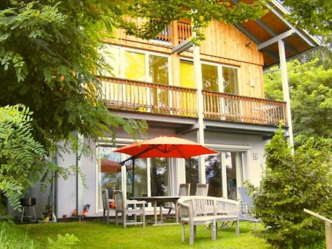 Ferienhaus in idyllischem Waldstück am Faaker See