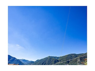 Ca. 8 m x  5 m großer Gemeinschaftspool mit Liegefläche