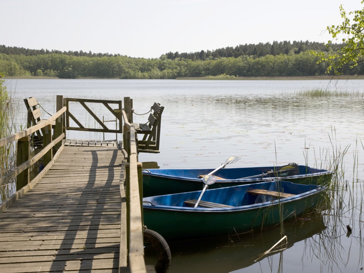 Bootssteg hinter dem Gutshaus