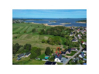 Luftbild vom Haus mit Grundstück und Umgebung