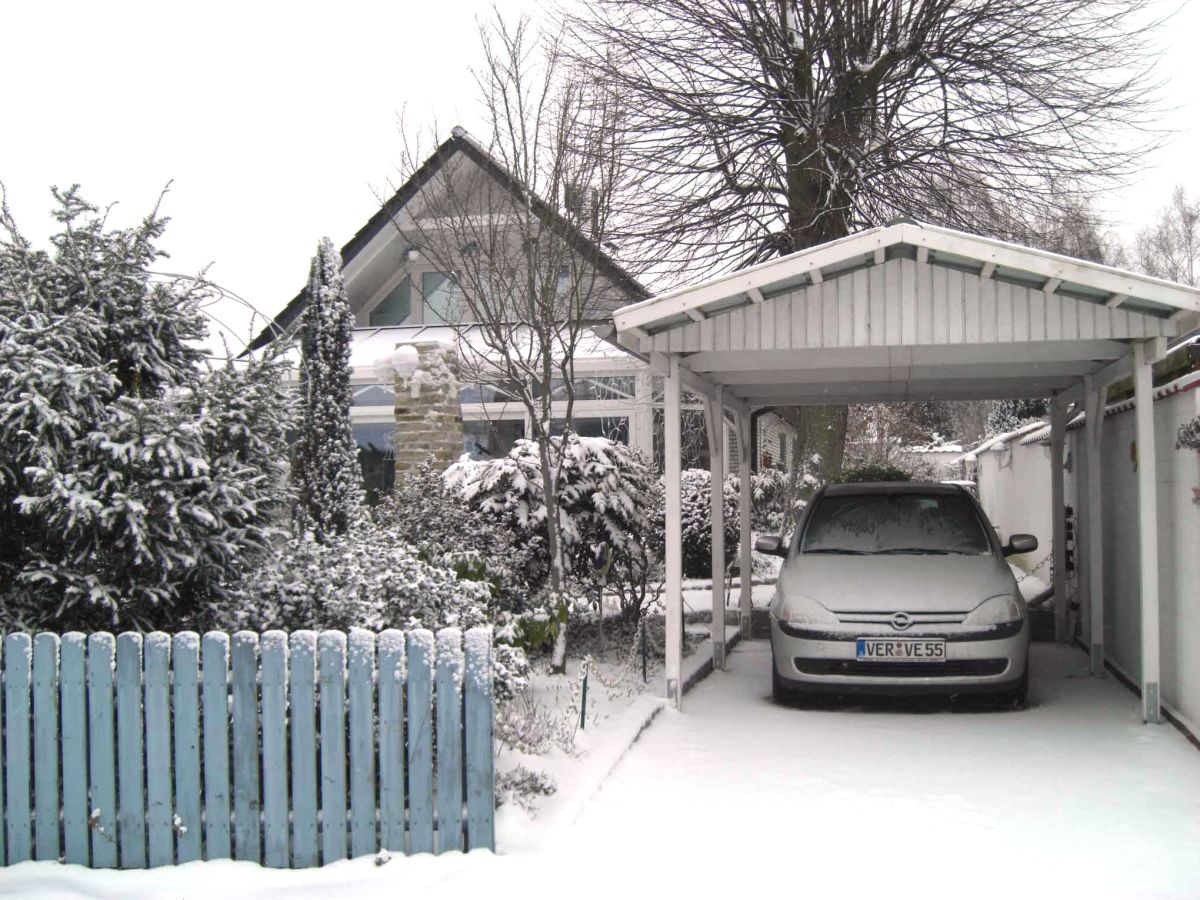 Gäste-Carport im Winter