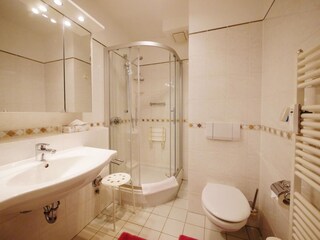 Fewo SkywalkBlick**** - modernes Duschbad