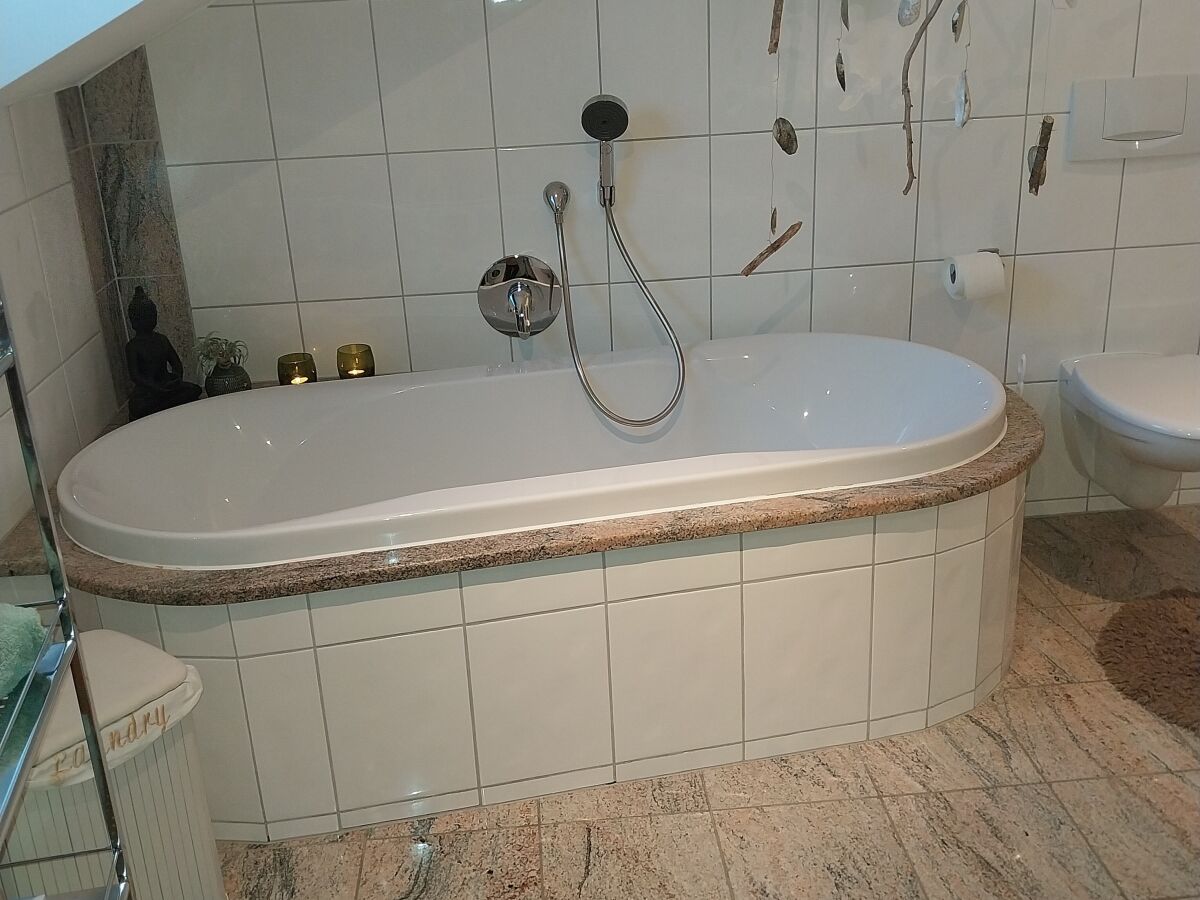 Badezimmer mit Wanne