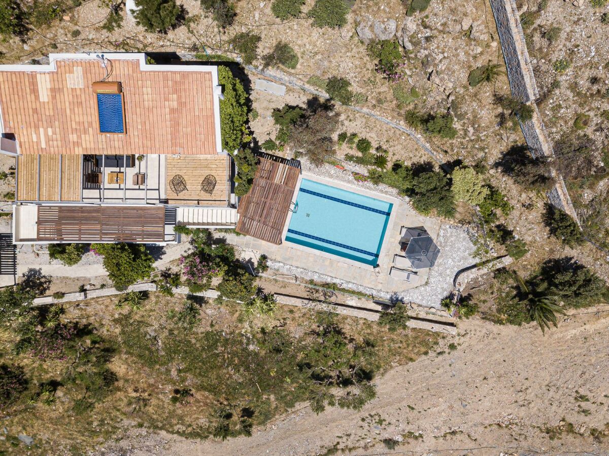 privater Pool an Villa Anemos