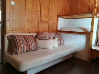 Stube mit Sofa u. Ofen