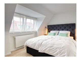 Doppelbett im Schlafzimmer