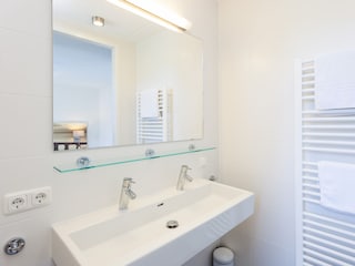 En suite Badzimmer mit Dusche, Erdgeschoss