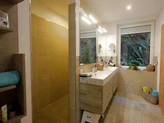 Fewo Waldpfad - großzügige Doppelwaschbecken