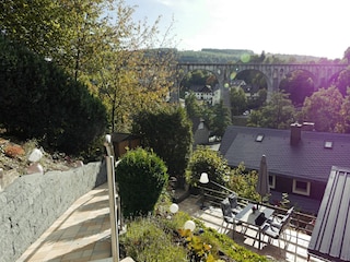 Fewo Upland-Flair - Berggarten mit Blick zum Viadukt