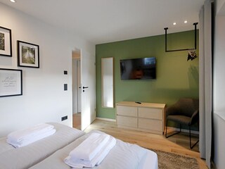 WanderLodge - Schlafzimmer 1 mit Smart-TV