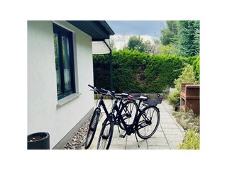 Zwei Fahrräder stehen kostenlos zur Verfügung