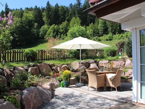 Ferienwohnung Rosengarten im Ferienhaus Carola