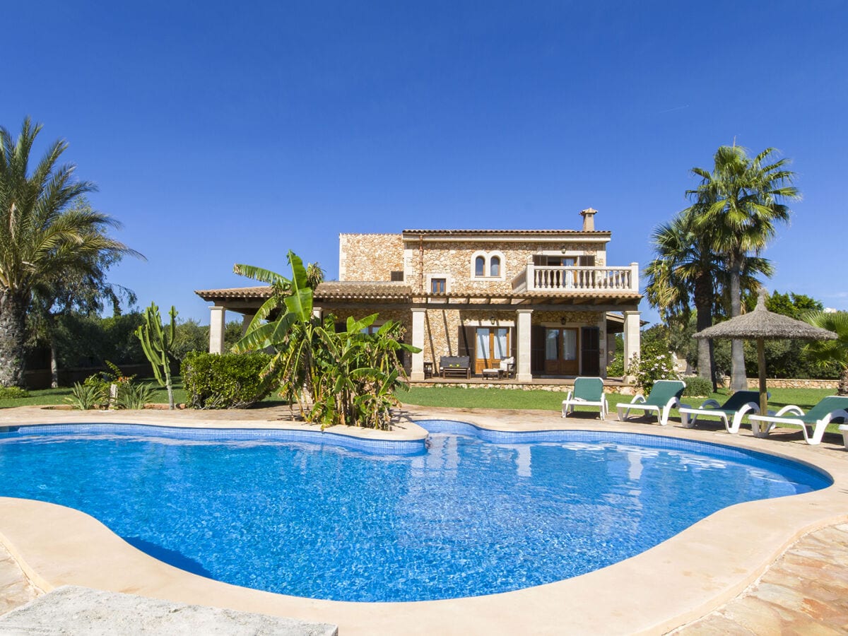 Villa with 3 bedrooms, great garden and pool