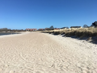 Strand, die Strandkörbe sind noch nicht aufgestellt