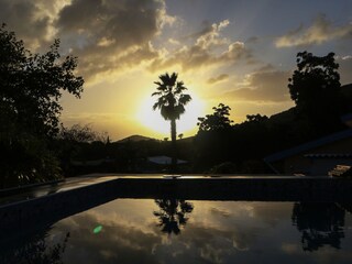 Relaxpool bei Sonnenuntergang