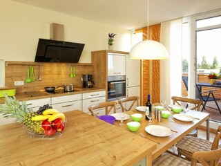 Esstisch mit Küchenzeile