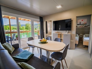 Trailer Catez ob Savi Features 9