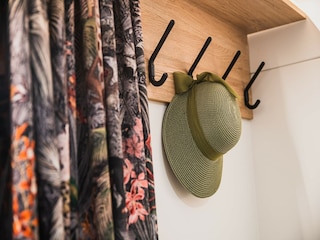 Trailer Catez ob Savi Features 4