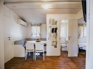 Trailer Catez ob Savi Features 13