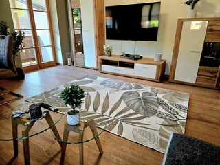 Wohnzimmerbereich, Blick zur Wohnwand/Fernseher