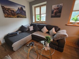 gemütliche (Auszieh-) Couch im Wohnzimmer