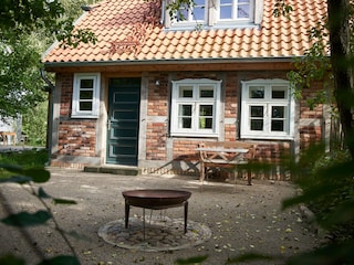 Feuerplatz hinterm Haus