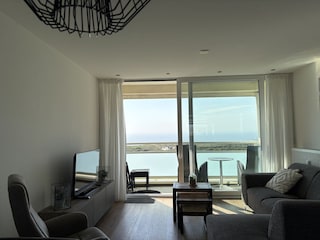 Wohnzimmer mit Blick aufs Meer