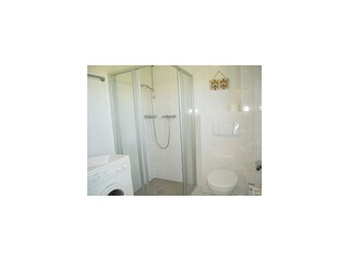 Badezimmer mit einer Dusche