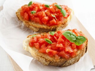 large choise of restaurants/trattorias/pizzerias