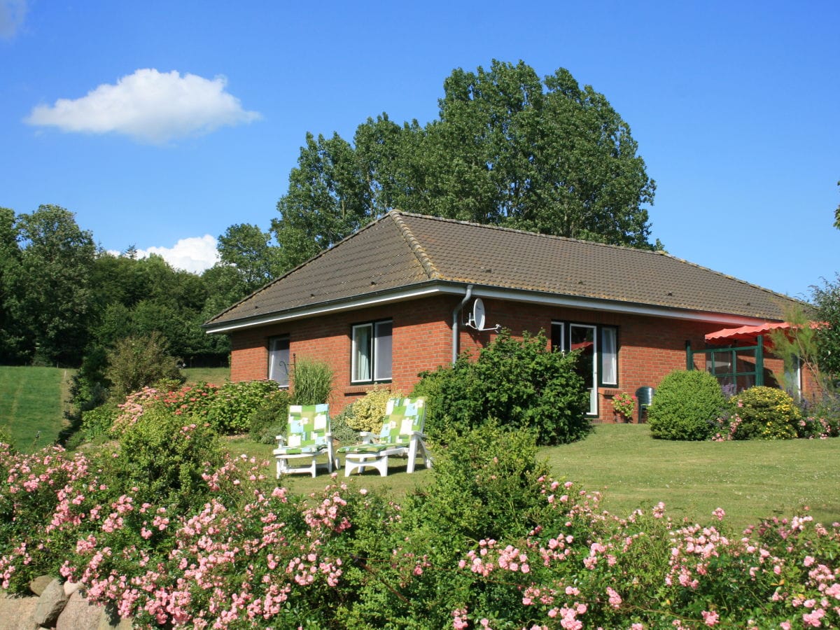 Holiday home Mielke with a large garden