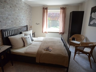 Schlafzimmer 2 - an der Terrasse gelegen