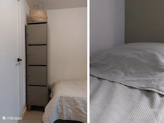 das kleine Zimmer mit Kleiderschrank