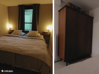 das Hauptschlafzimmer mit Kleiderschrank