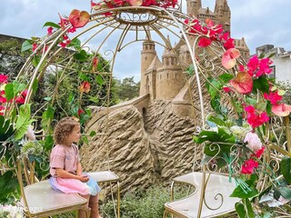 Besuche den Skulpturengarten und die Sandskulpturen in