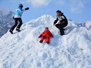 Schneespaß mit der ganzen Familie