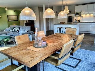 Ess-, Wohn- und Kochbereich bieten viel Platz