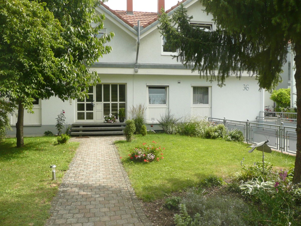 Haus mit Vorgarten