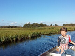 Bauernhof mit Boot