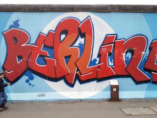 Besuchen Sie die Eastside Gallery!