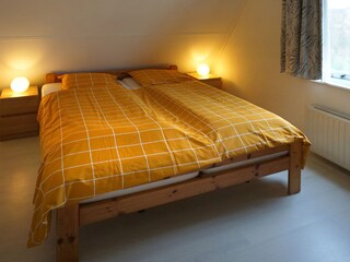 Schlafzimmer 2