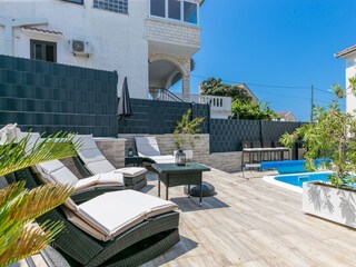 Holiday house Okrug Gornji  9