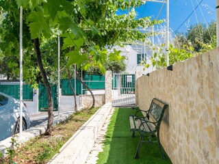 Holiday house Okrug Gornji  15