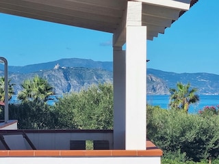 Blick auf das Meer und das Kloster von Tindari