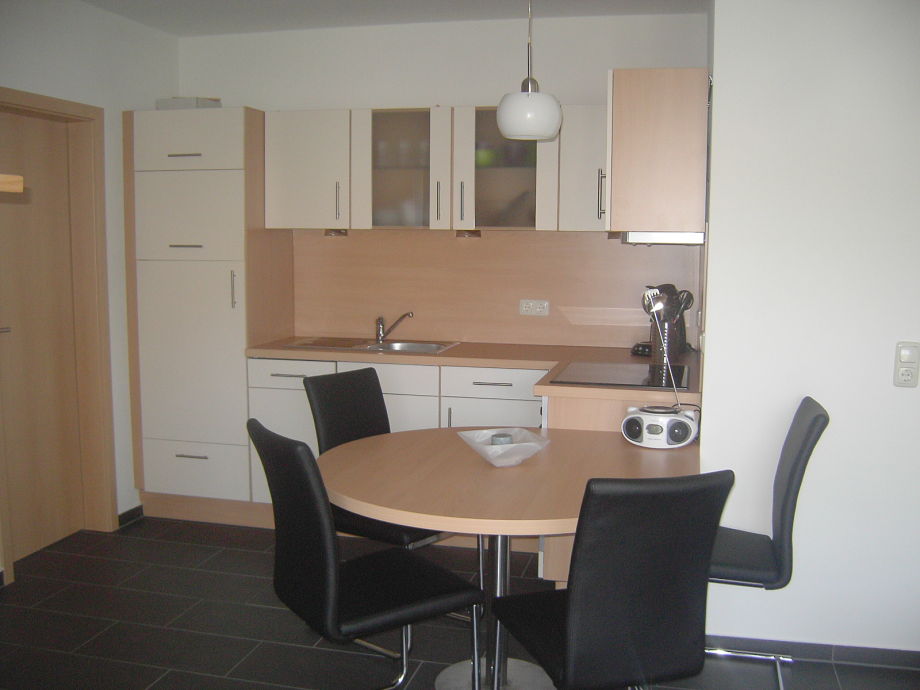 ferienwohnung violett flowers, ostsee, salzhaff, halbinsel wustrow firma fahrgastschifffahrt Küchenzeile Violett ~ ferienwohnung violett flowers, ostsee, salzhaff, halbinsel wustrow firma fahrgastschifffahrt