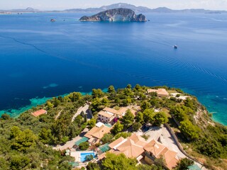 Villas Cavo Marathia with panoramic view over the bay